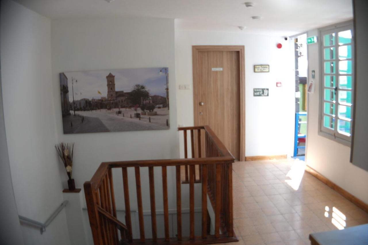 Harrys Inn Guesthouse Larnaca Exterior foto
