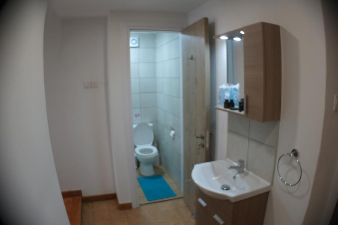 Harrys Inn Guesthouse Larnaca Exterior foto